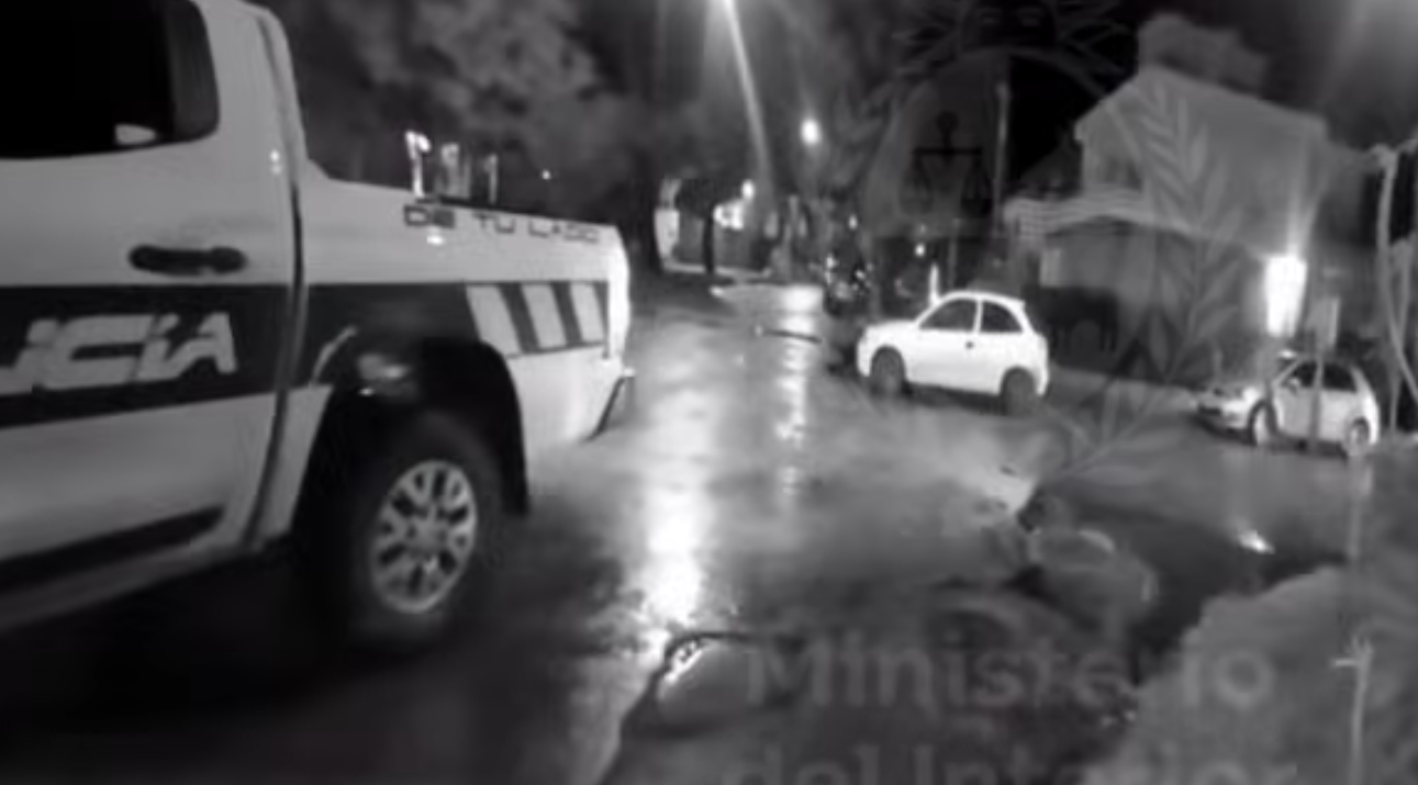 El cantante Nahuel Montero por explotar un cajero es reducido por la Policía en Parque Miramar.