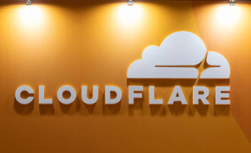 Interfaz de ciberseguridad de Cloudflare analizando tráfico web en tiempo real.