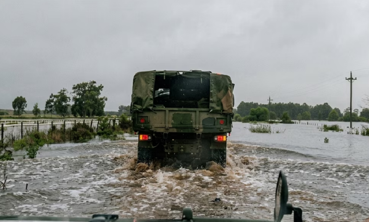 Asistencia del Ejército a los evacuados por inundaciones en Uruguay en la ciudad de Melo