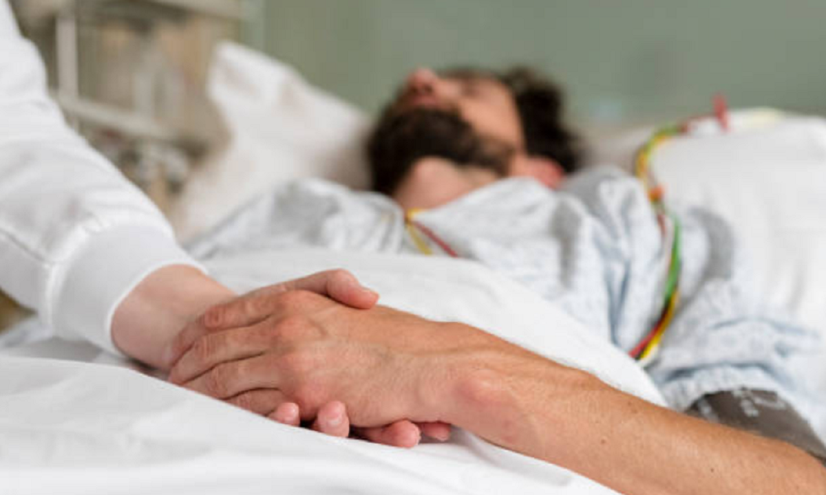 Consulta médica sobre el protocolo de eutanasia en Uruguay para pacientes con enfermedades avanzadas.