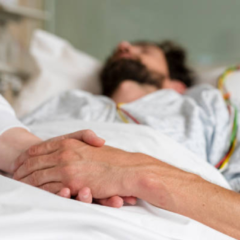 Consulta médica sobre el protocolo de eutanasia en Uruguay para pacientes con enfermedades avanzadas.