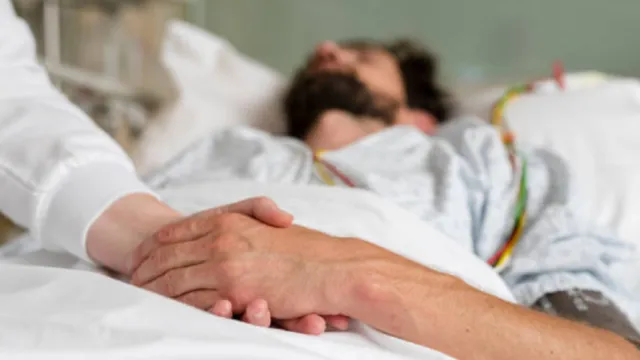 Consulta médica sobre el protocolo de eutanasia en Uruguay para pacientes con enfermedades avanzadas.