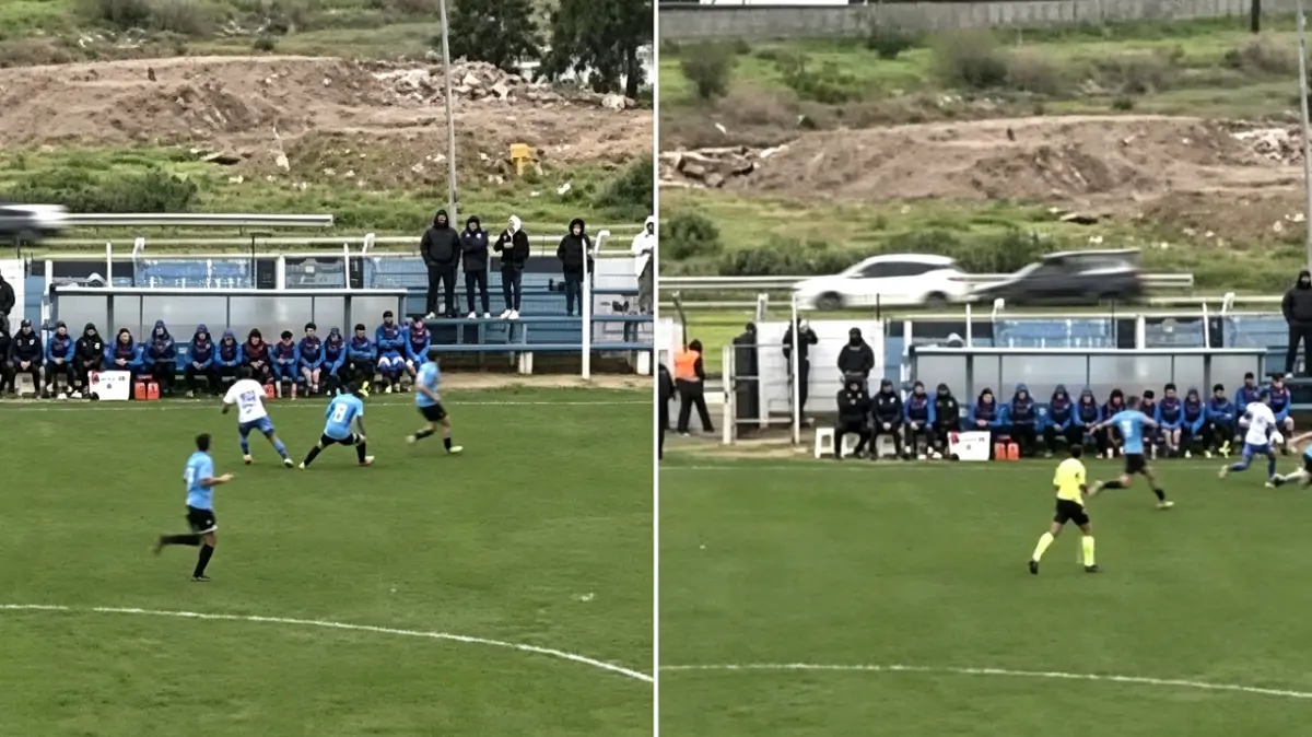 Momento exacto en que un pelotazo provoca choque en Uruguay fuera del estadio.