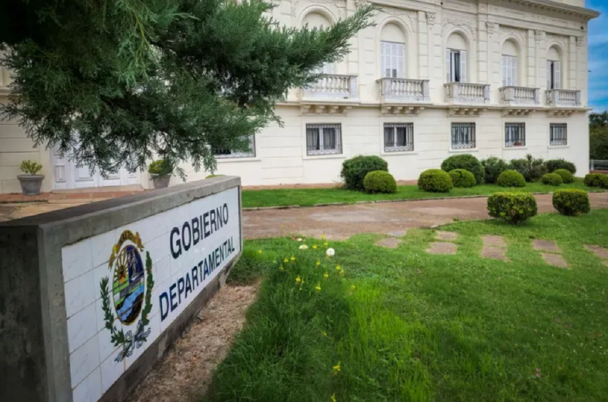 Fachada de la Intendencia donde se reclamará por el estado de las calles en Salto