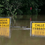 Calles anegadas durante las crecientes que motivaron el pedido de exonerar tres meses de UTE y OSE