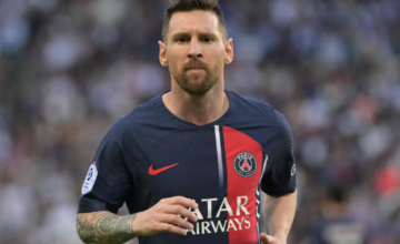 Lionel Messi celebrando un gol con la camiseta del Paris Saint-Germain.