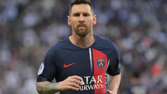 Lionel Messi celebrando un gol con la camiseta del Paris Saint-Germain.
