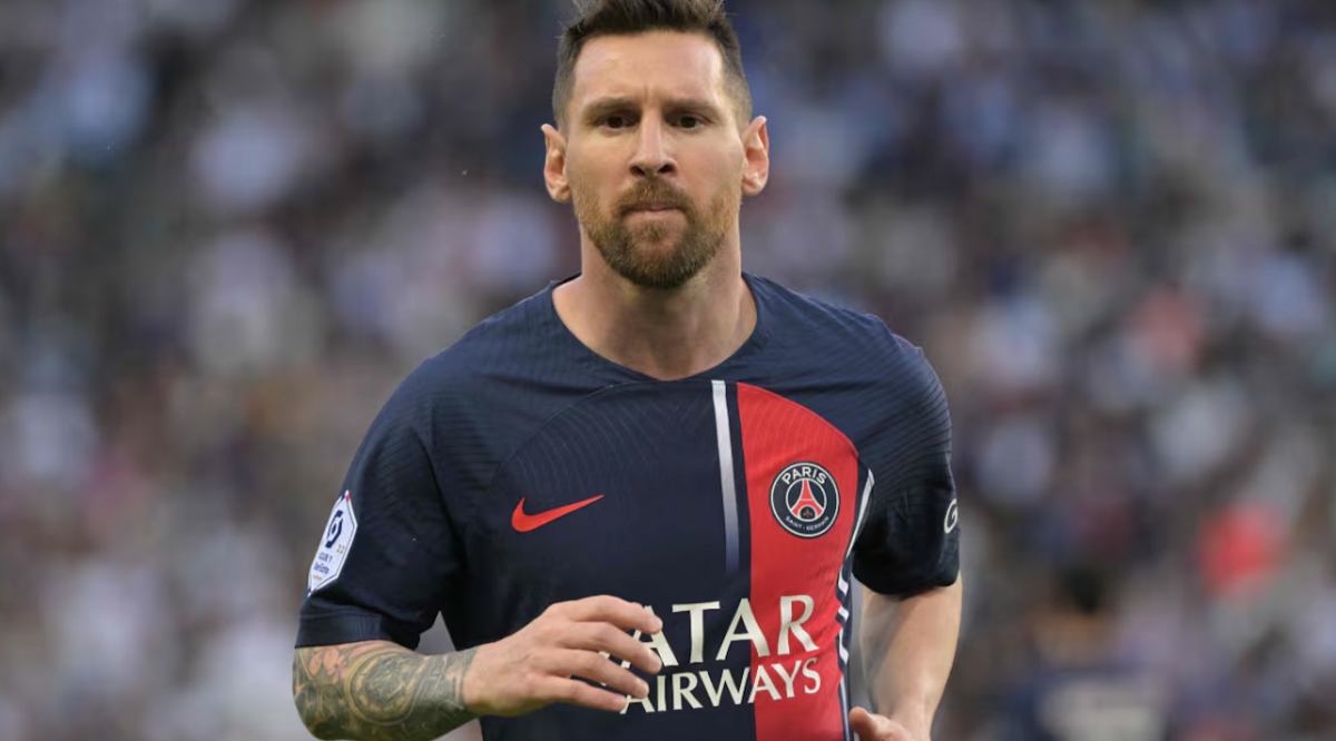 Lionel Messi celebrando un gol con la camiseta del Paris Saint-Germain.