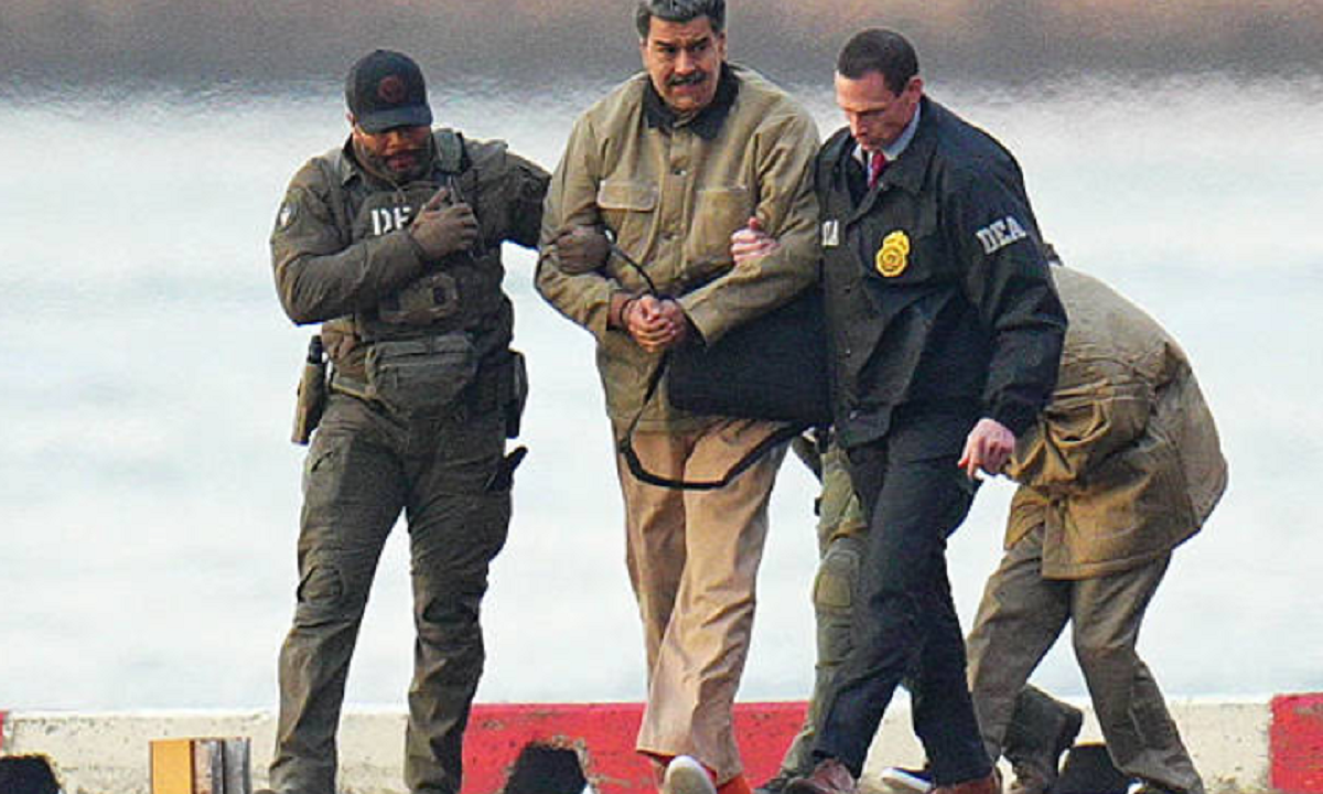 Imagen difundida por Nicolás Maduro desde la cárcel federal estadounidense luciendo buzo gris y zapatillas.