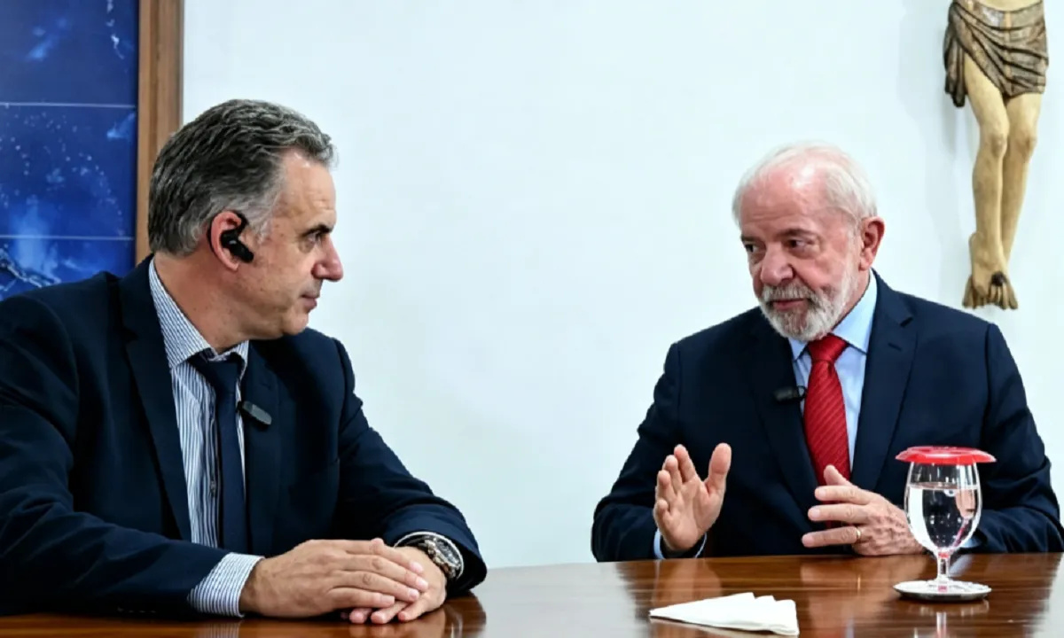 El presidente de Uruguay Yamandú Orsi y el presidente de Brasil Luiz Inácio Lula da Silva durante una reunión bilateral.