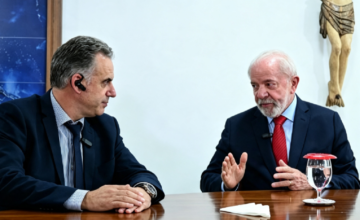El presidente de Uruguay Yamandú Orsi y el presidente de Brasil Luiz Inácio Lula da Silva durante una reunión bilateral.