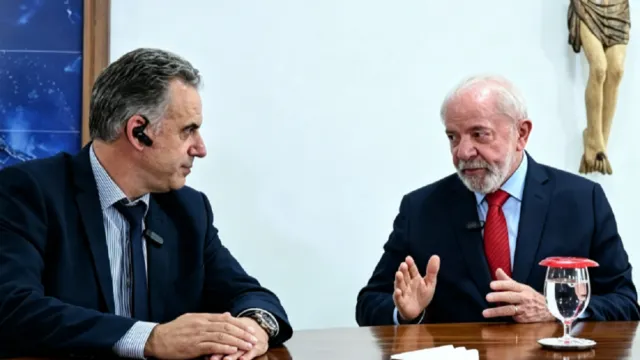 El presidente de Uruguay Yamandú Orsi y el presidente de Brasil Luiz Inácio Lula da Silva durante una reunión bilateral.