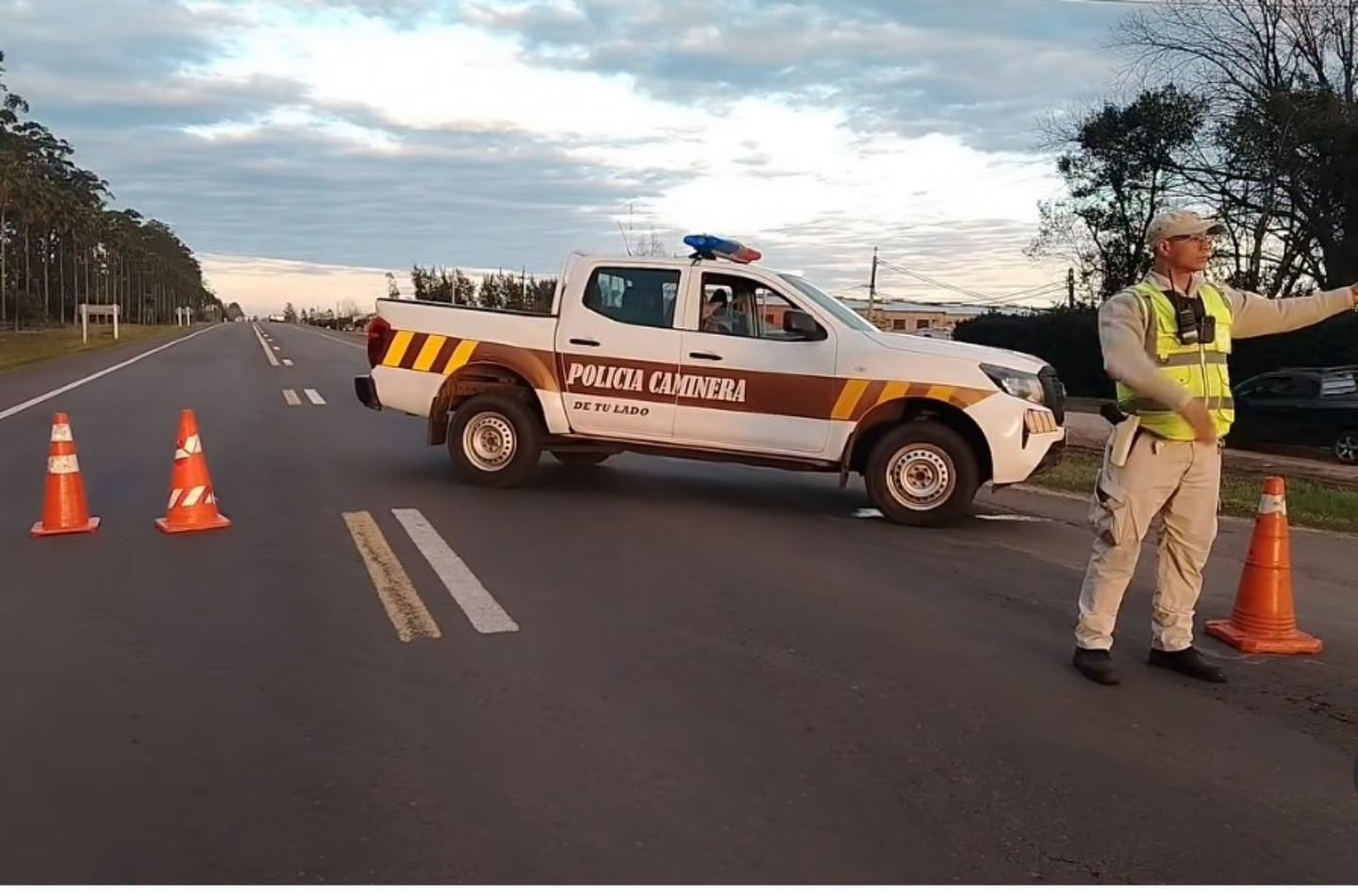Dos motos chocaron de frente en Salto sobre la ruta 3 dejando un muerto y un herido grave.