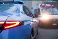 Patrullero en el lugar donde un hombre baleó a un niño de 11 años en la pierna