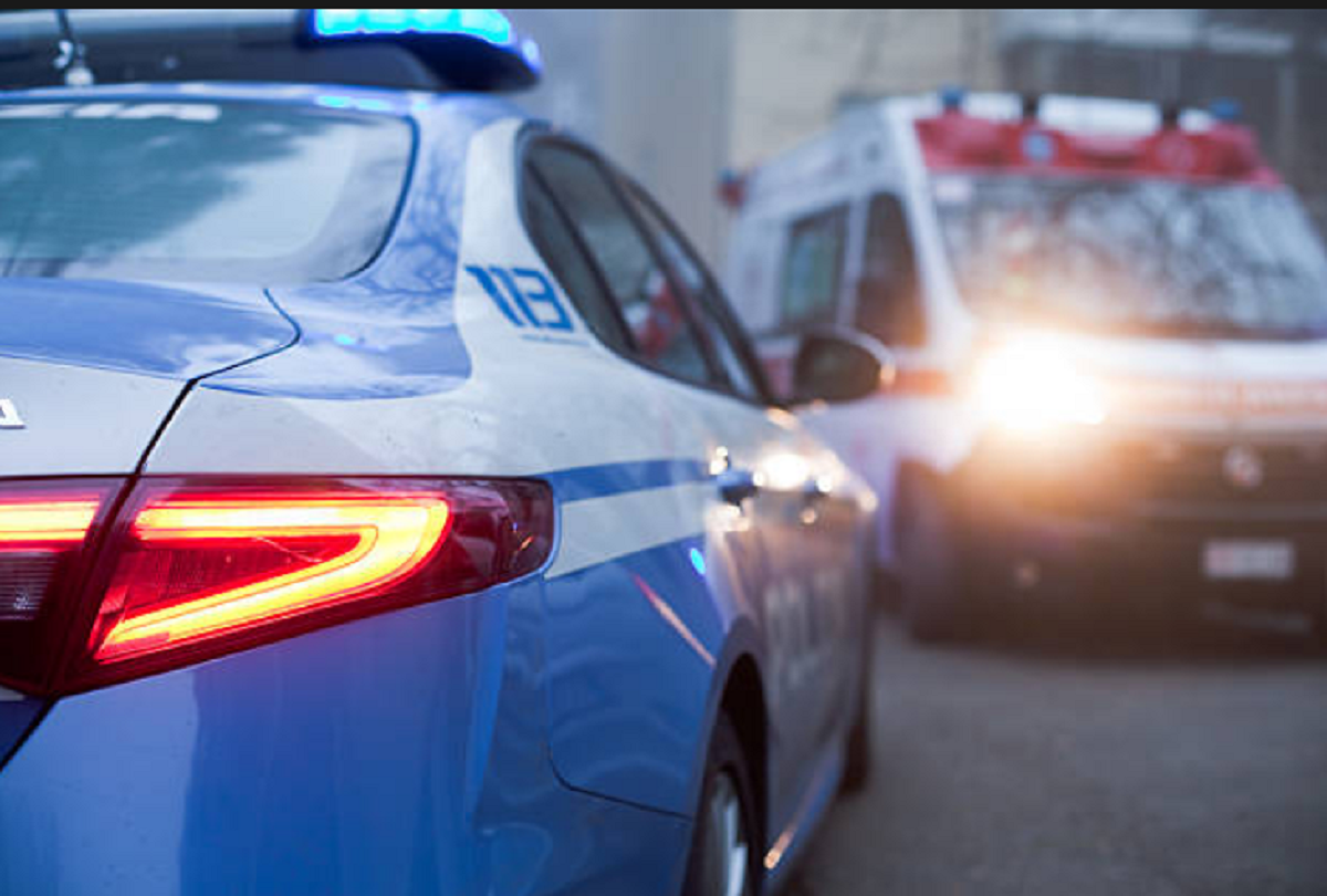 Patrullero en el lugar donde un hombre baleó a un niño de 11 años en la pierna