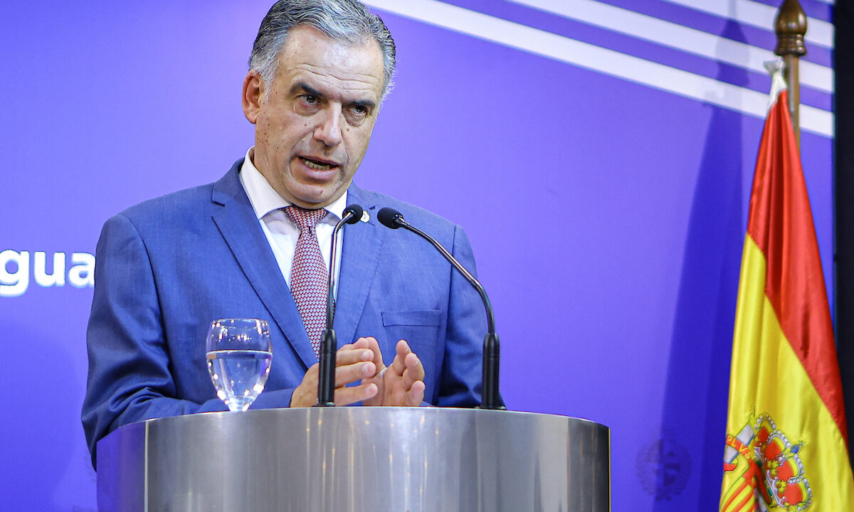 El presidente Yamandú Orsi durante un acto oficial en la Torre Ejecutiva tras 18 meses de mandato.