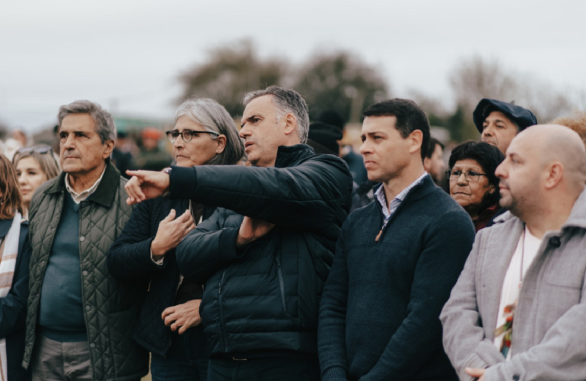 Autoridades nacionales y departamentales en la inauguración de la Ruta 4 en Paysandú.