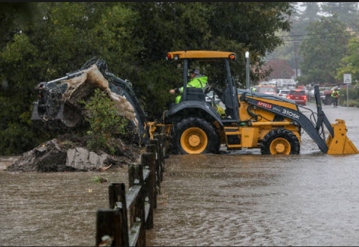 Nubosidad densa y lluvias durante la alerta por tormentas en Uruguay.