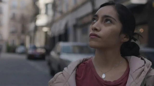 Mujeres mexicanas en España enfrentan condiciones laborales precarias mientras gestionan responsabilidades familiares y emocionales en contextos de exclusión social