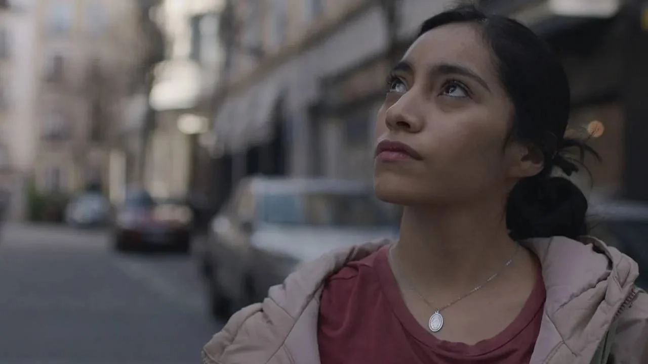 Mujeres mexicanas en España enfrentan condiciones laborales precarias mientras gestionan responsabilidades familiares y emocionales en contextos de exclusión social
