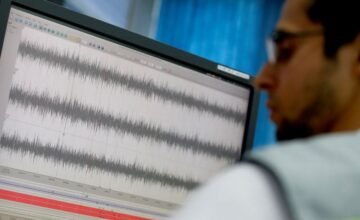 México se encuentra en una zona de alta actividad sísmica debido a la interacción de cinco placas tectónicas que afectan su territorio.