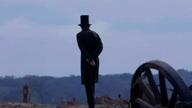 Durante la producción de Lincoln, el equipo cinematográfico se adaptó a las condiciones históricas del Siglo XIX para mantener la fidelidad estética del periodo.