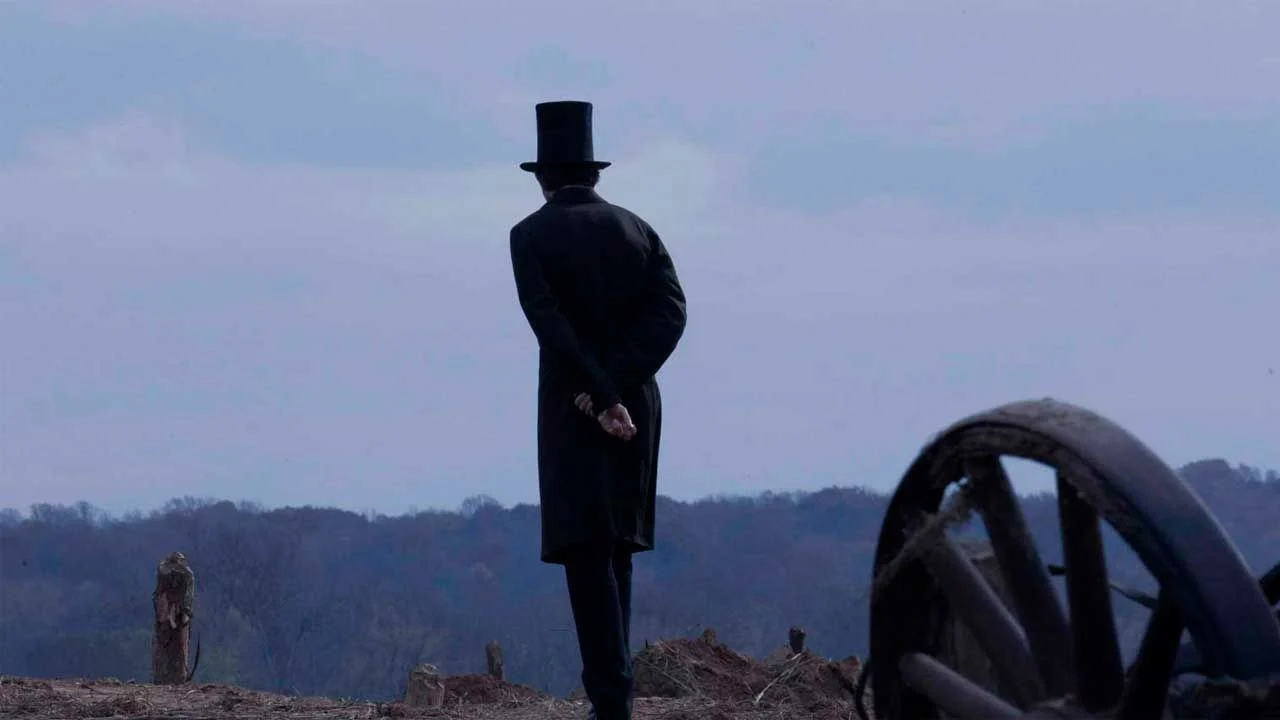 Durante la producción de Lincoln, el equipo cinematográfico se adaptó a las condiciones históricas del Siglo XIX para mantener la fidelidad estética del periodo.