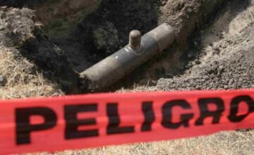En agosto pasado, autoridades federales detectaron una operación de robo de gasolina en Tlajomulco, Jalisco, con decenas de contenedores y vehículos destinados al almacenamiento y.