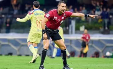 El árbitro Marco Antonio Ortiz fue criticado por decisiones en partidos clave entre América y Cruz Azul, lo que generó tensiones dentro del fútbol mexicano.