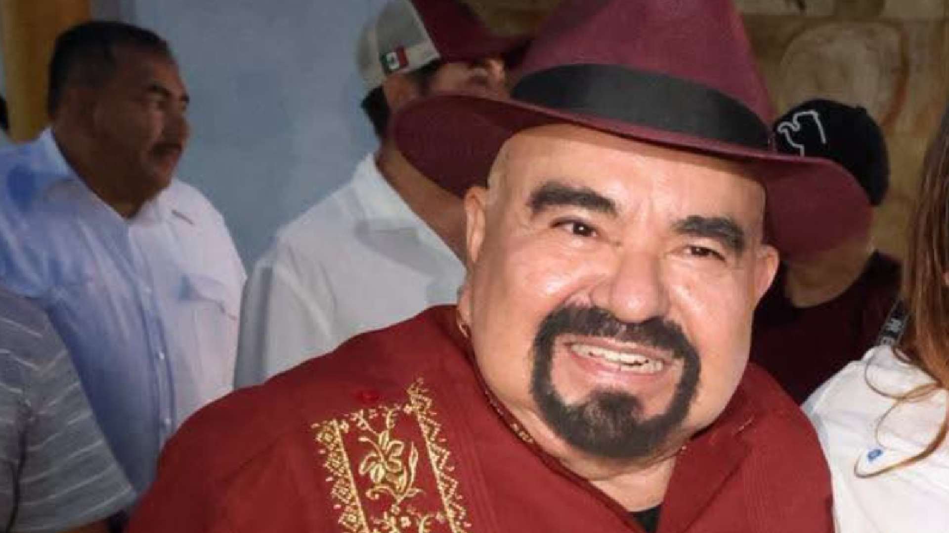 El gobierno estatal de Veracruz enfrenta críticas por la gestión de servicios de salud y el diálogo entre autoridades y personal médico durante eventos oficiales.