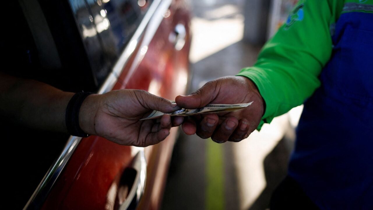 La regulación del precio de la gasolina en Jalisco depende de costos internacionales, impuestos y decisiones técnicas del sector energético, con el apoyo de instituciones como la.