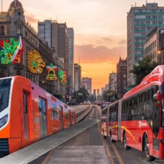 Durante el Día de la Independencia en Ciudad de México, el Sistema de Transporte se adapta a la alta demanda generada por eventos nacionales y actividades familiares.