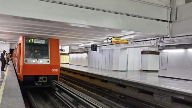 El sistema de transporte público en la Ciudad de México enfrenta interrupciones operativas debido a fallos técnicos en varias líneas del Metro, afectando el desplazamiento diario.