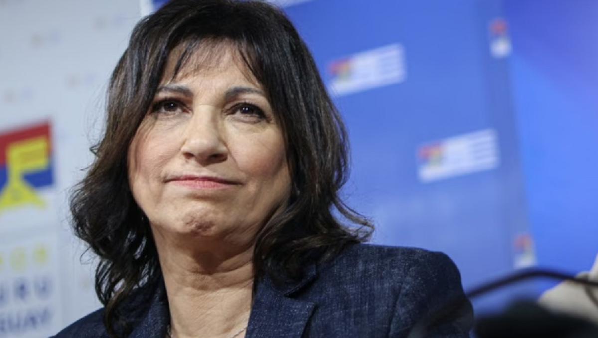 Blanca Rodríguez sentada en su banca del Senado durante una sesión de la Cámara Alta.