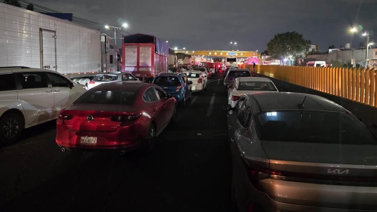 Un chofer de aplicación fue agredido en Valle de Chalco con un tubo de PVC, lo que generó una concentración de repartidores y familiares que bloquearon la autopista México-Puebla.