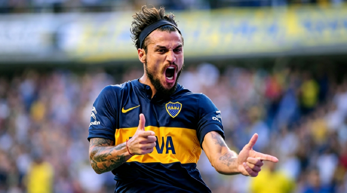 Daniel Osvaldo celebrando un gol con la camiseta de Boca Juniors en Argentina.