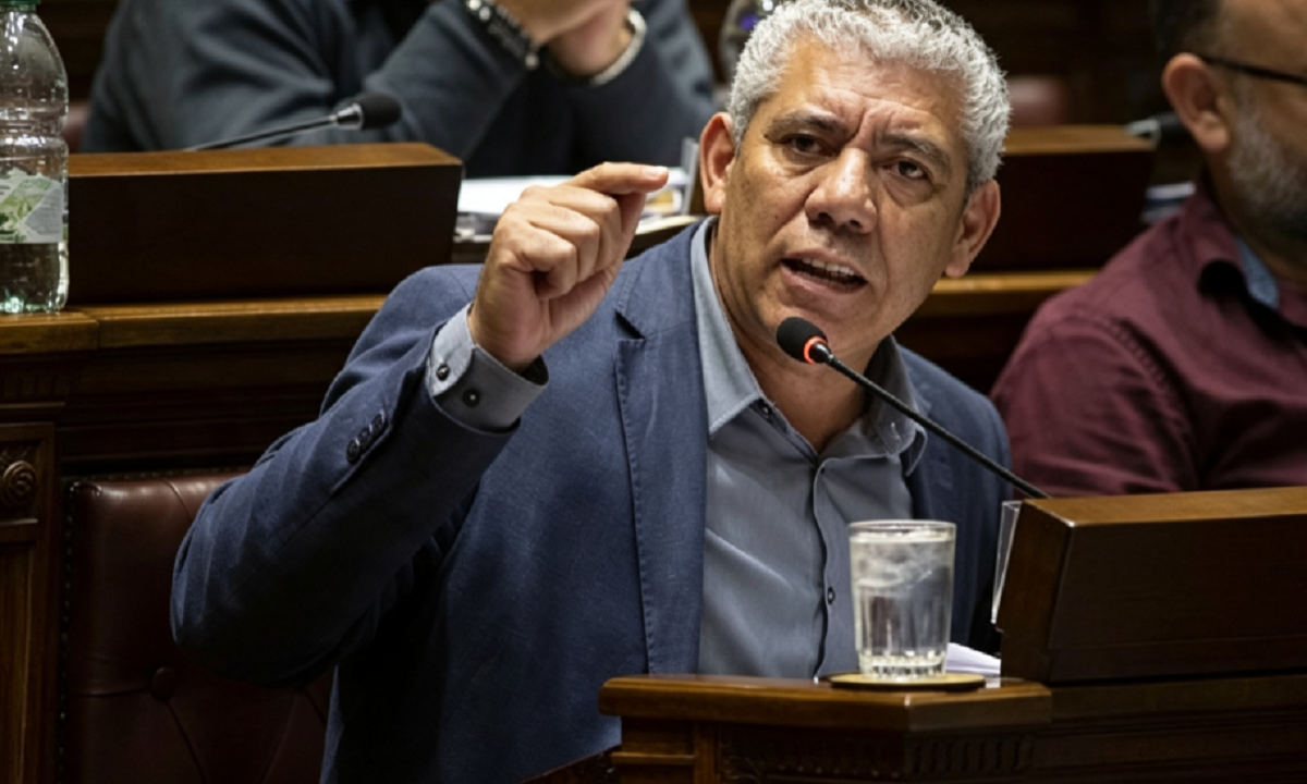 Felipe Carballo hablando en el Plenario del Frente Amplio.