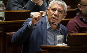 Felipe Carballo hablando en el Plenario del Frente Amplio.