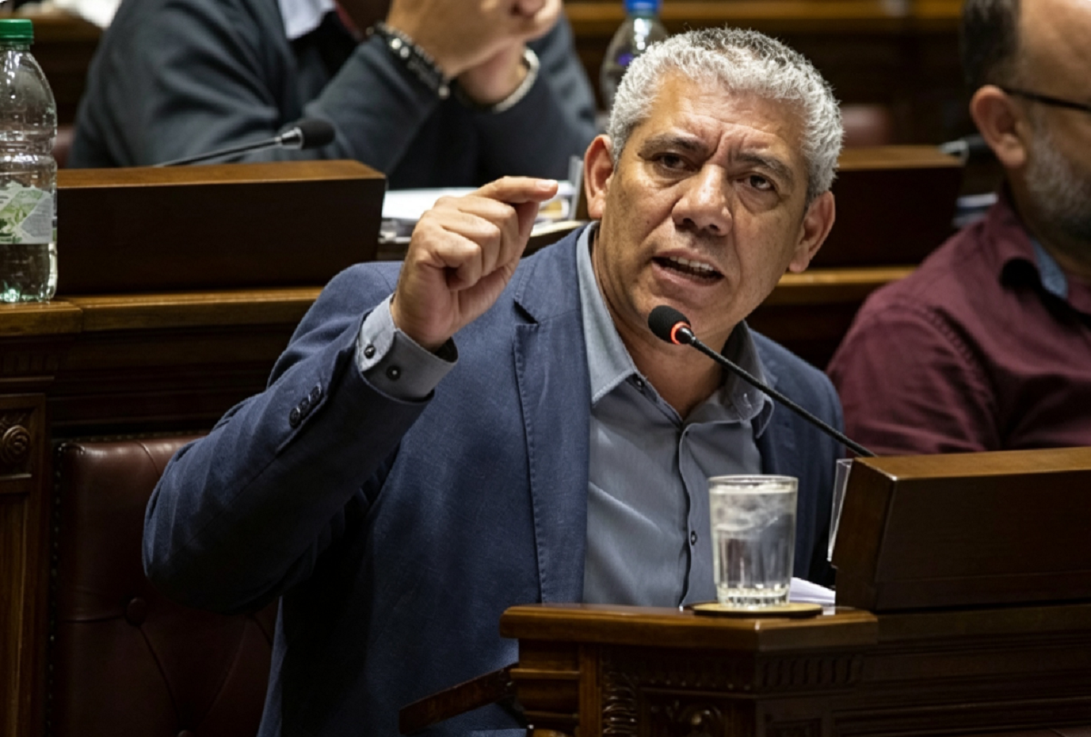 Felipe Carballo hablando en el Plenario del Frente Amplio.