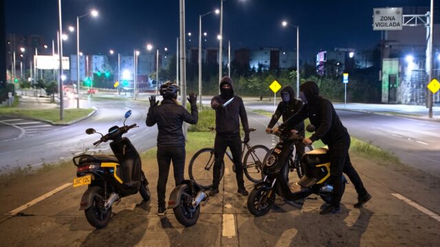 En el sur de Bogotá, se registran cada vez más incidentes de robo de vehículos por parte de grupos que operan en ciclorutas urbanas, afectando a conductores y familias en zonas.