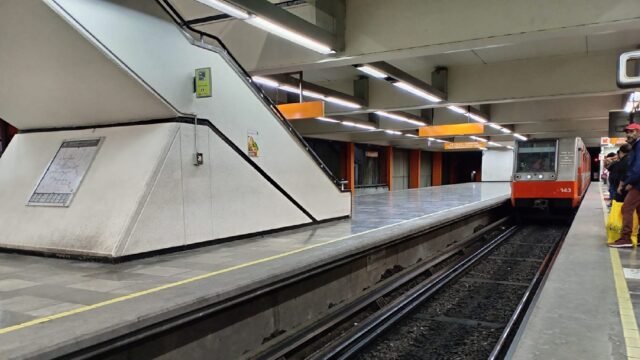Durante las festividades patrias, el Sistema de Transporte Colectivo en la Ciudad de México registra ajustes operativos por retrasos en la Línea 3 del Metro y suspensión parcial.