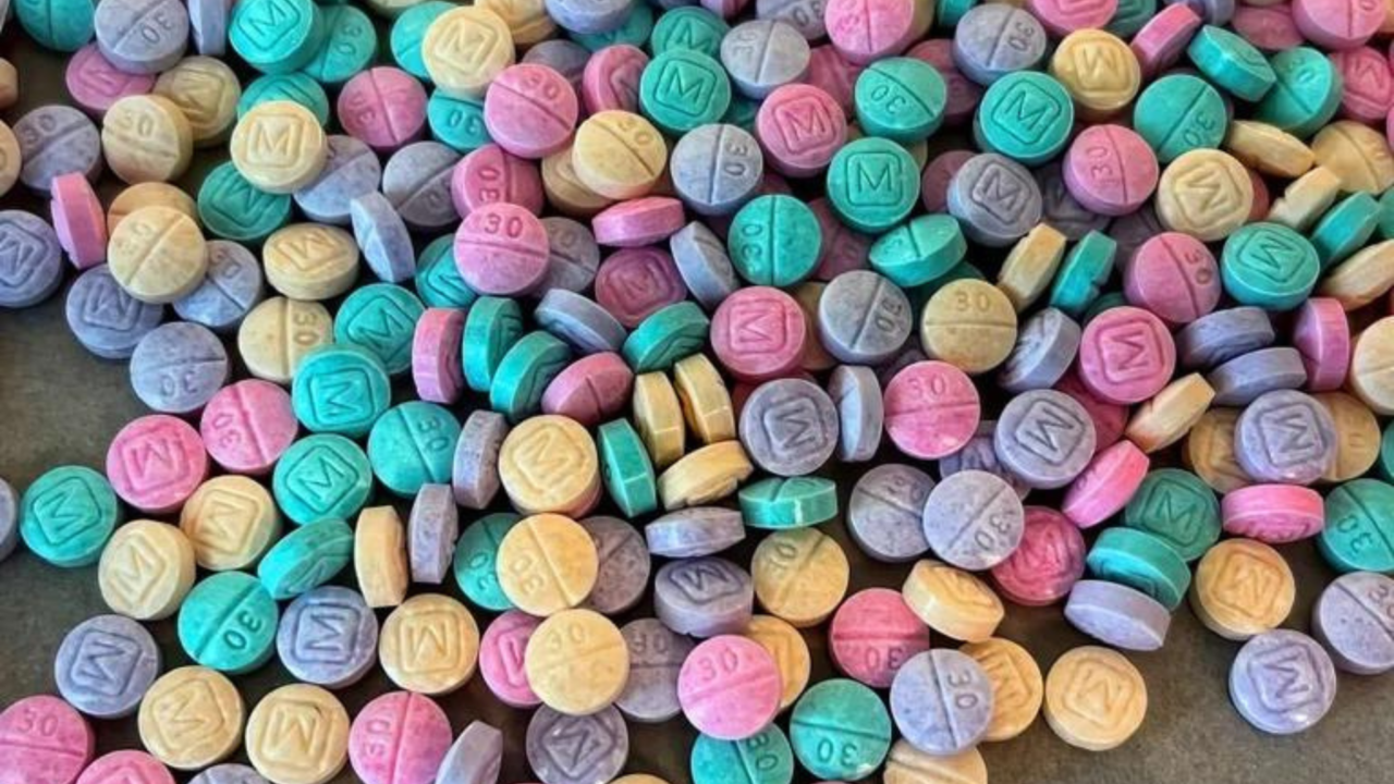 El aumento de análogos del fentanilo en Estados Unidos está relacionado con una escalada de muertes por consumo de Drogas ilícitas, con evidencia de presencia en aguas residuales.
