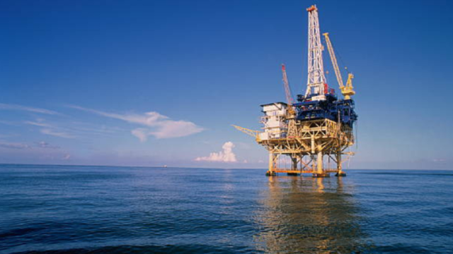 Plataforma petrolera offshore operando en las aguas de la Cuenca Malvinas Norte.