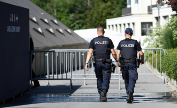 Autoridades policiales durante una rueda de prensa en Suiza.
