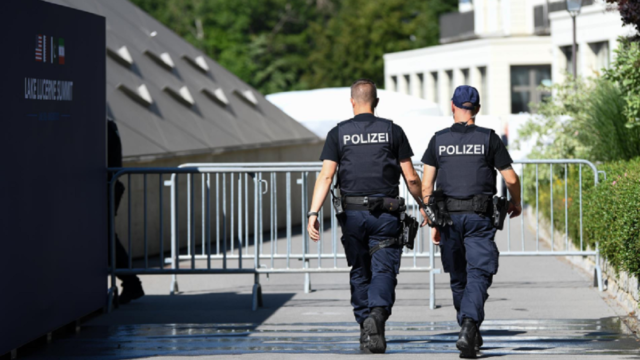 Autoridades policiales durante una rueda de prensa en Suiza.