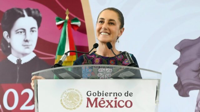 El evento de rendición de cuentas en el Zócalo se desarrolló tras un aumento significativo del tránsito en la Ciudad, con autoridades que acusan una concentración masiva sin datos.