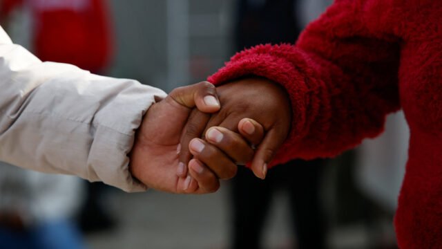 Una niña de 12 años que sufrió quemaduras en el 55 por ciento de su cuerpo fue trasladada a Estados Unidos para recibir tratamiento especializado tras un incidente de pirotecnia.
