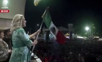 Durante una ceremonia oficial en Cajeme, un momento clave del acto fue marcado por una instrucción no prevista que afectó el orden protocolario del evento.