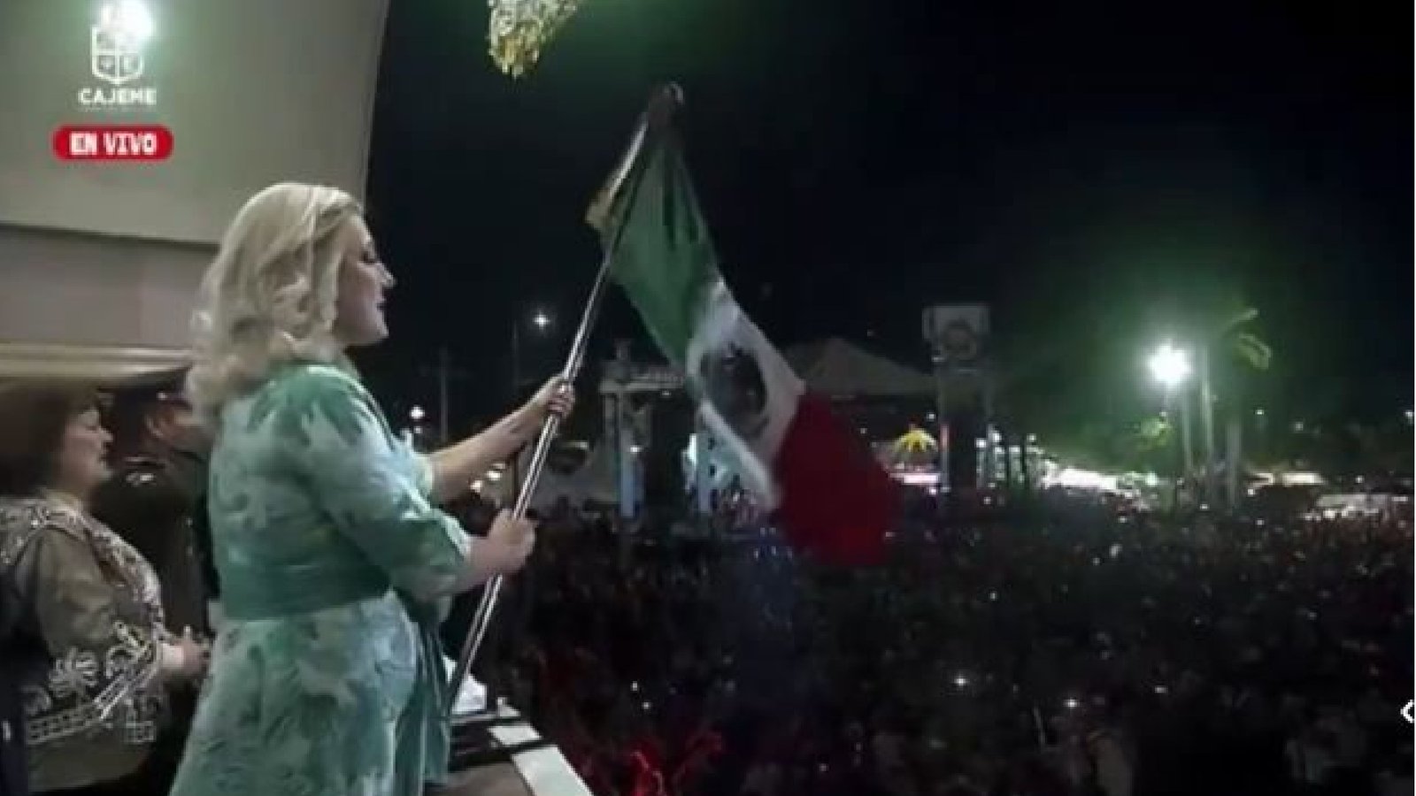Durante una ceremonia oficial en Cajeme, un momento clave del acto fue marcado por una instrucción no prevista que afectó el orden protocolario del evento.