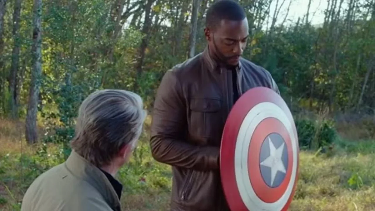 La película Vengadores: Endgame presenta un conflicto narrativo sobre la recuperación del escudo de Capitán América tras su destrucción en la batalla contra Thanos, un hecho que.